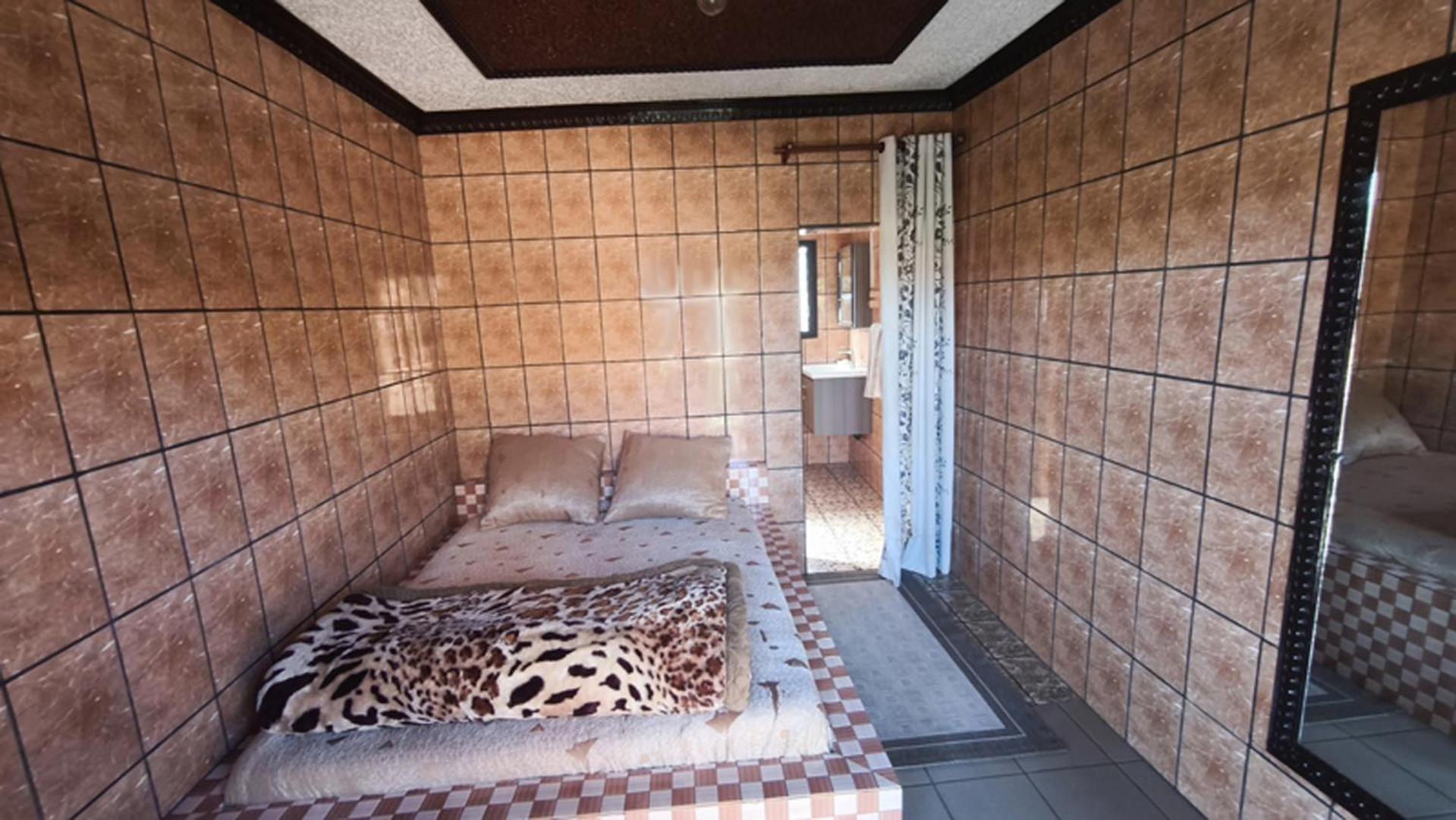 Hotel Restaurant Le Miamiam Glouglou Ambositra Екстер'єр фото