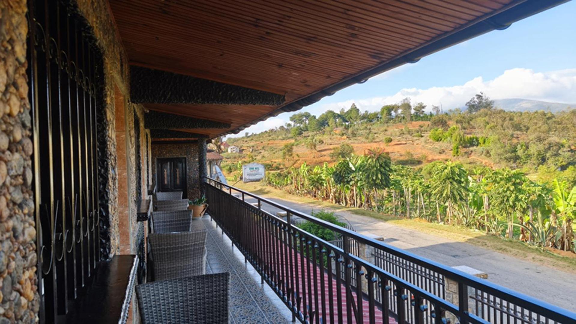 Hotel Restaurant Le Miamiam Glouglou Ambositra Екстер'єр фото