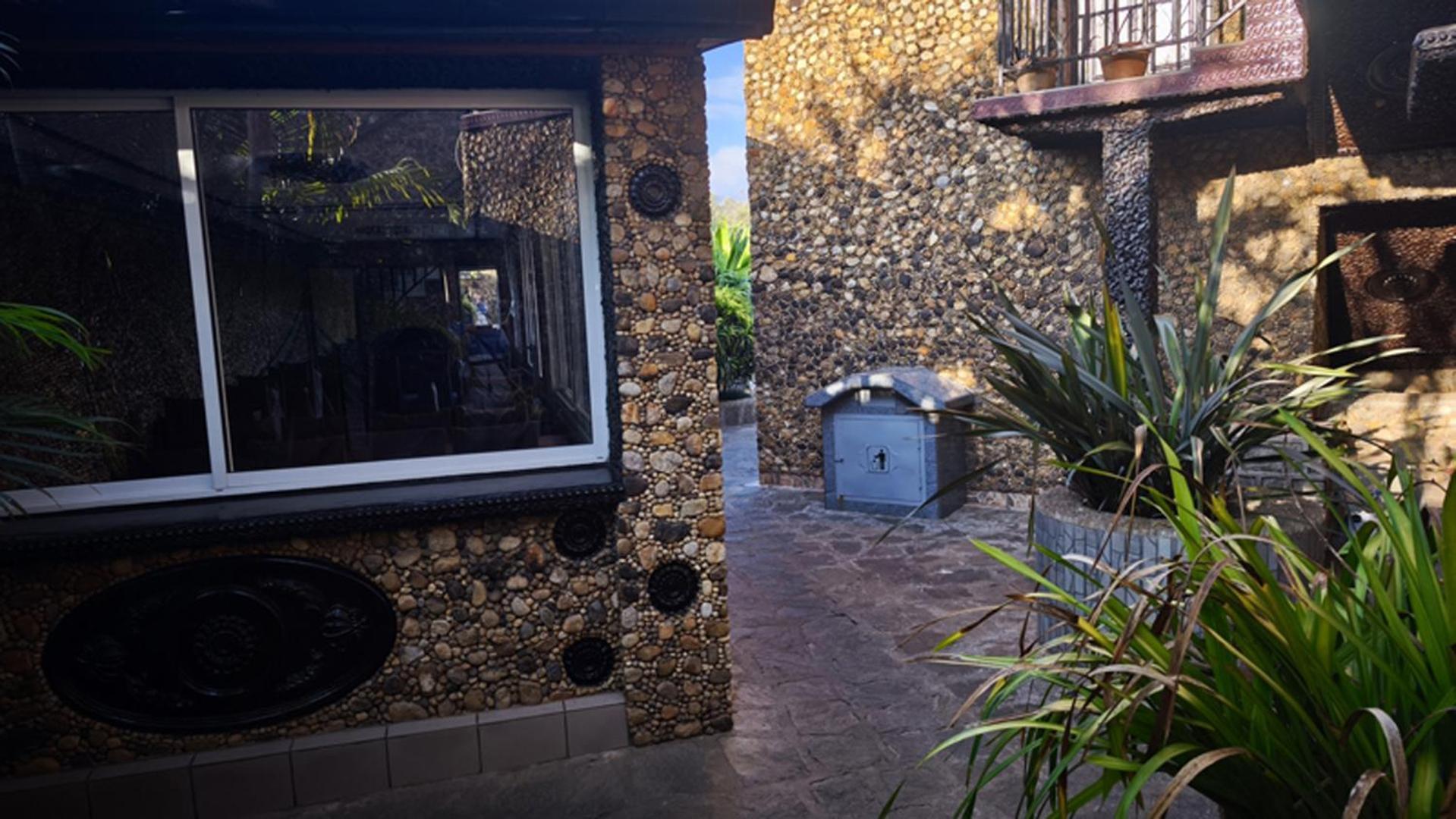 Hotel Restaurant Le Miamiam Glouglou Ambositra Екстер'єр фото