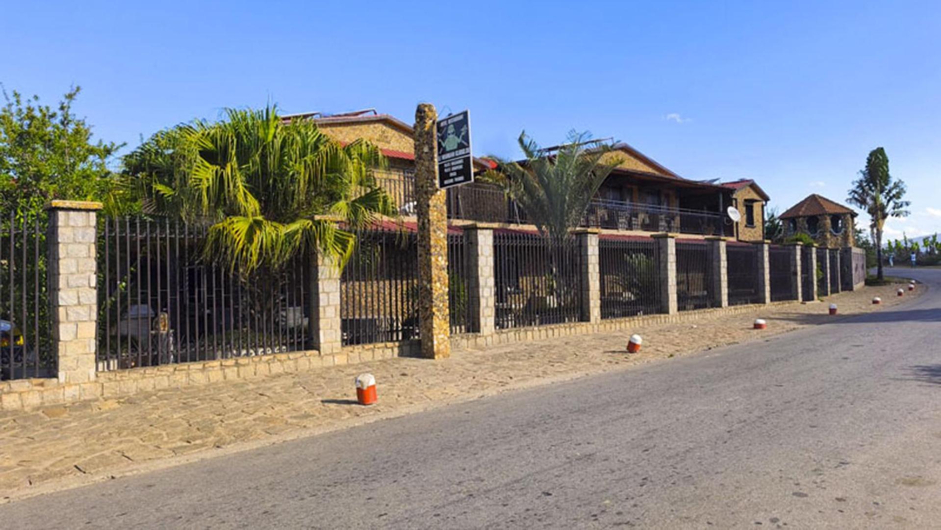 Hotel Restaurant Le Miamiam Glouglou Ambositra Екстер'єр фото
