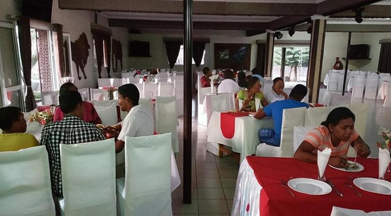 Hotel Restaurant Le Miamiam Glouglou Ambositra Екстер'єр фото